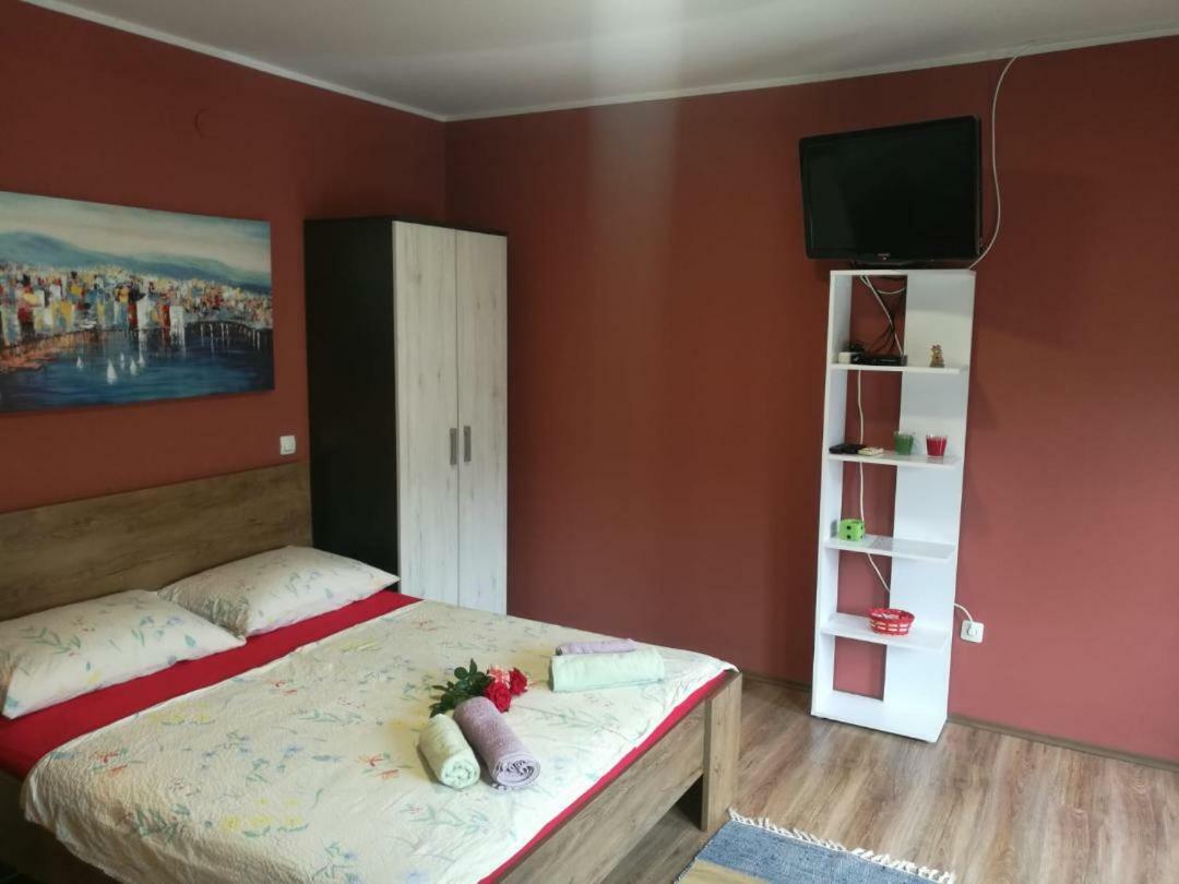 Break Apartment